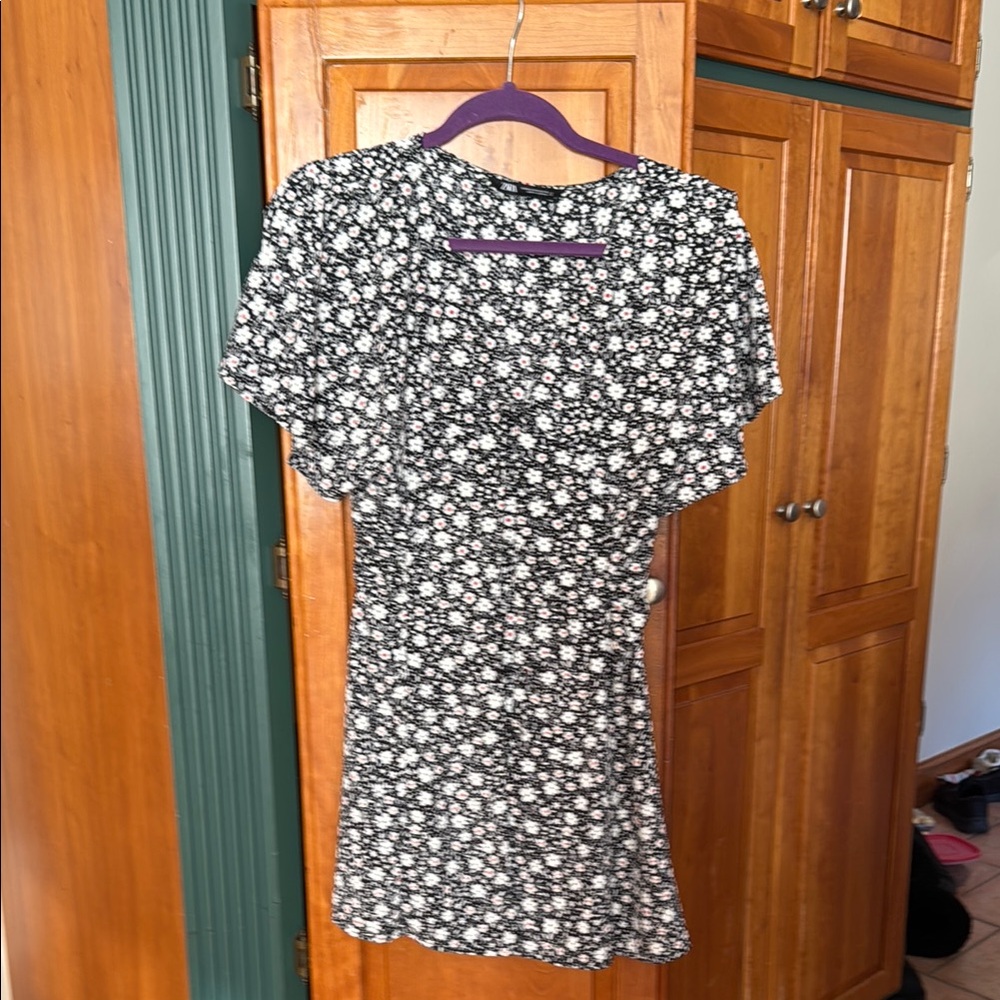 Zara Black and Gray Mini Dress with Flutter Sleeves for Work